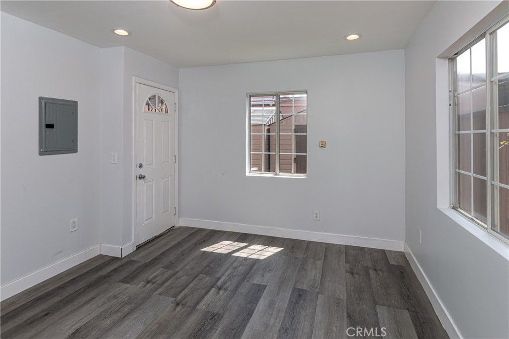 Image 25 of property listing at 2421 S Cloverdale Avenue, Los Angeles, CA 90016