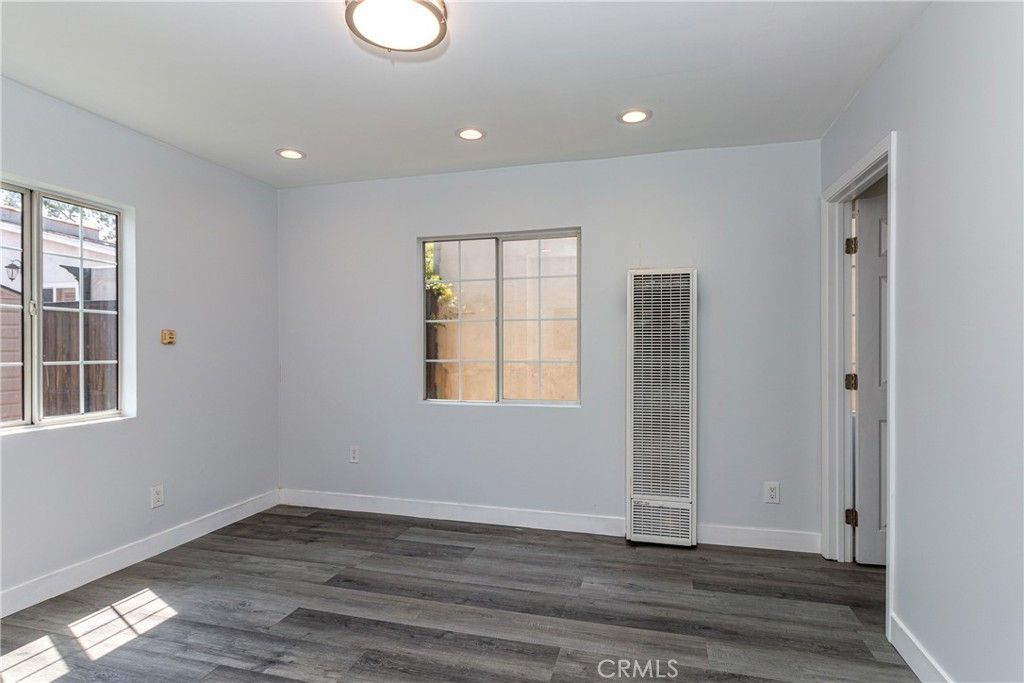 Image 27 of property listing at 2421 S Cloverdale Avenue, Los Angeles, CA 90016