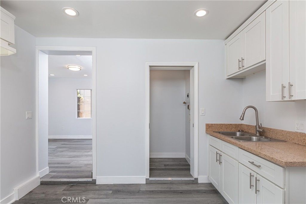 Image 28 of property listing at 2421 S Cloverdale Avenue, Los Angeles, CA 90016