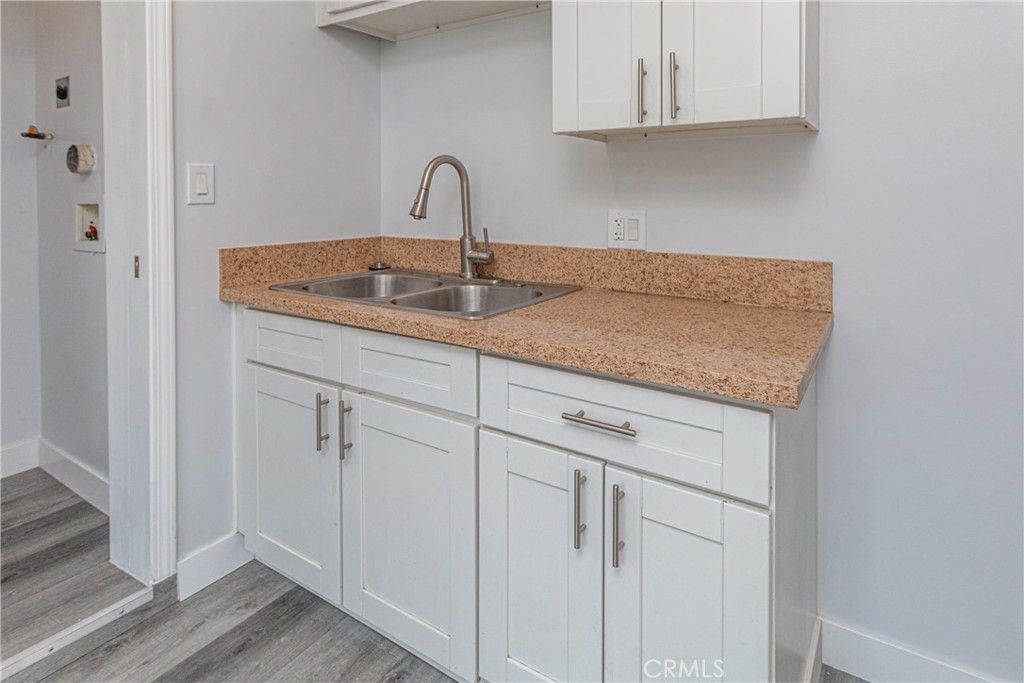Image 30 of property listing at 2421 S Cloverdale Avenue, Los Angeles, CA 90016