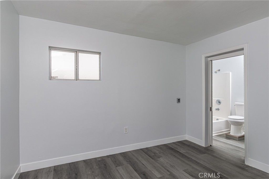 Image 31 of property listing at 2421 S Cloverdale Avenue, Los Angeles, CA 90016