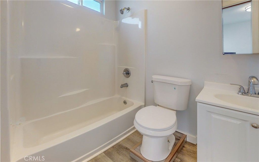 Image 33 of property listing at 2421 S Cloverdale Avenue, Los Angeles, CA 90016