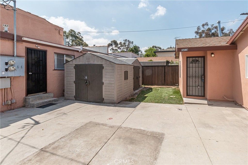Image 38 of property listing at 2421 S Cloverdale Avenue, Los Angeles, CA 90016