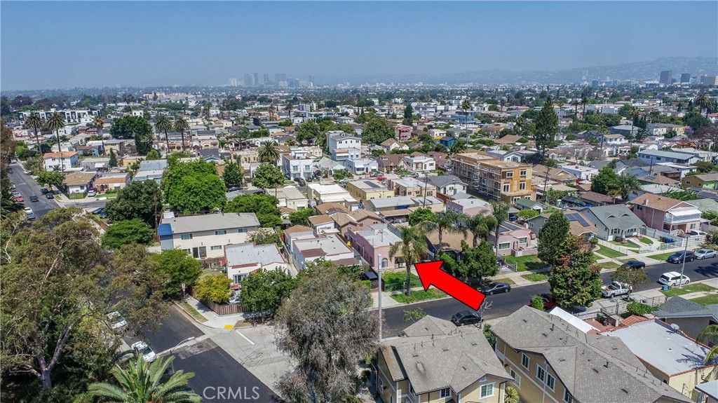 Image 39 of property listing at 2421 S Cloverdale Avenue, Los Angeles, CA 90016