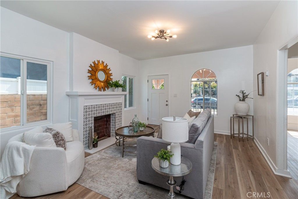 Image 5 of property listing at 2421 S Cloverdale Avenue, Los Angeles, CA 90016