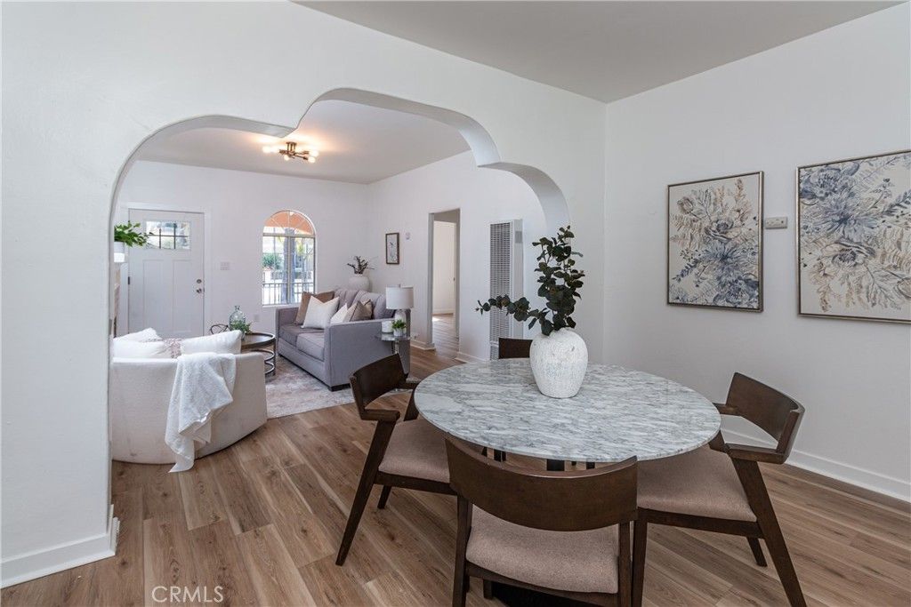 Image 7 of property listing at 2421 S Cloverdale Avenue, Los Angeles, CA 90016