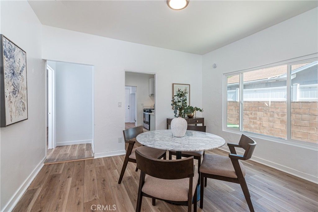 Image 9 of property listing at 2421 S Cloverdale Avenue, Los Angeles, CA 90016