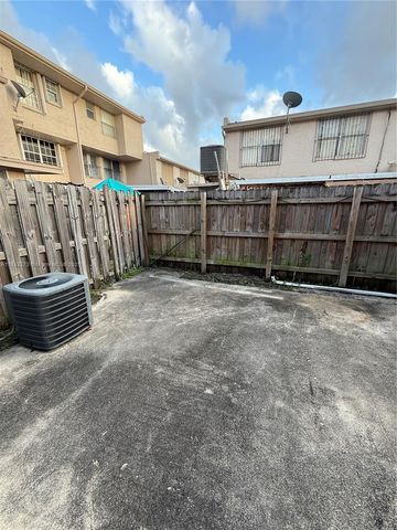 1062 W 42nd Pl Studio, Hialeah, FL 33012
