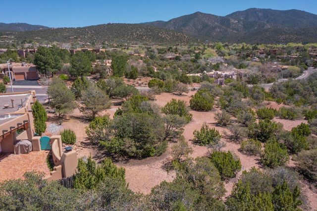 569 Vista de la Ciudad, Santa Fe, NM 87501
