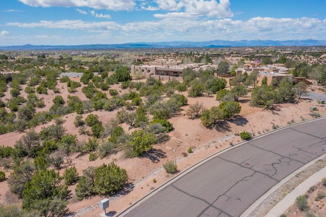 569 Vista de la Ciudad, Santa Fe, NM 87501