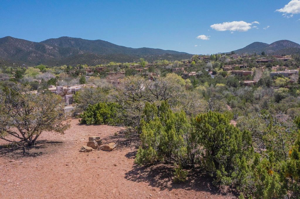 569 Vista de la Ciudad, Santa Fe, NM 87501