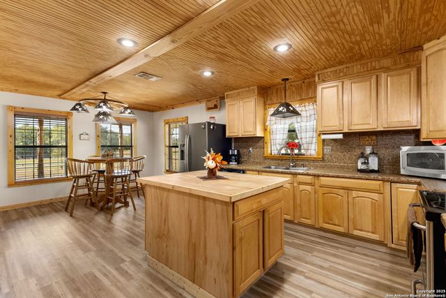 15835 E US Highway 90, Kingsbury, TX 78638