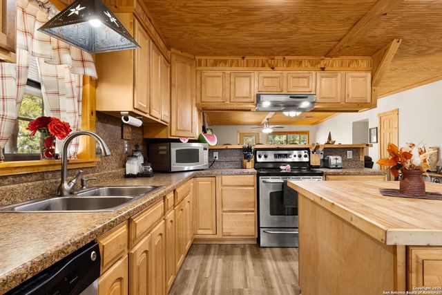 15835 E US Highway 90, Kingsbury, TX 78638