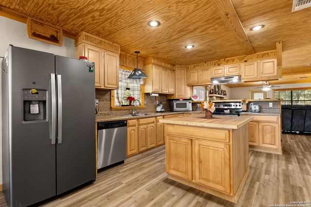 15835 E US Highway 90, Kingsbury, TX 78638