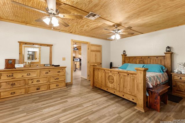 15835 E US Highway 90, Kingsbury, TX 78638