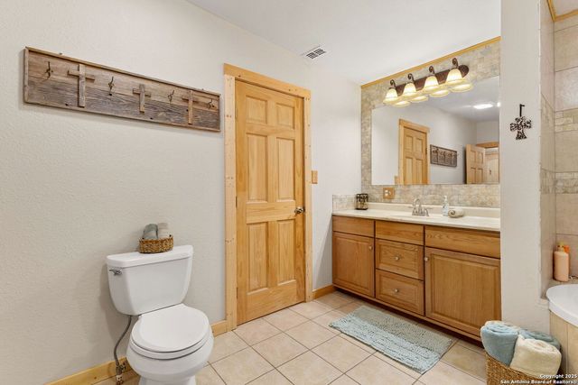 15835 E US Highway 90, Kingsbury, TX 78638