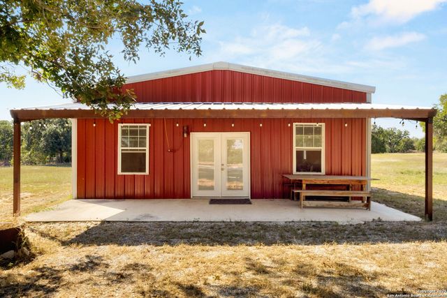 15835 E US Highway 90, Kingsbury, TX 78638