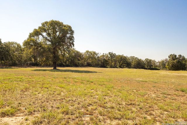 15835 E US Highway 90, Kingsbury, TX 78638