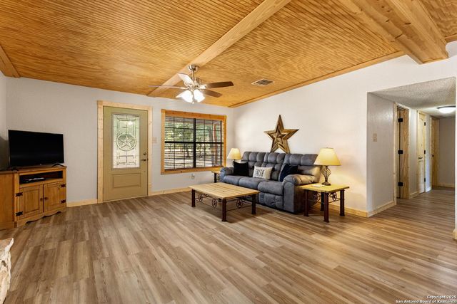 15835 E US Highway 90, Kingsbury, TX 78638