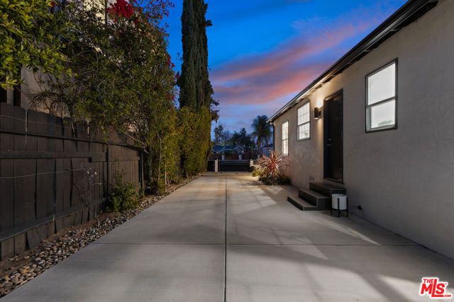 5143 Newcastle Avenue, Encino (los Angeles), CA 91316