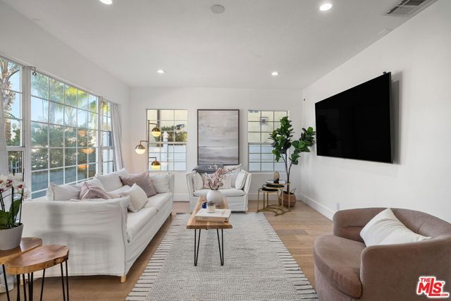 5143 Newcastle Avenue, Encino (los Angeles), CA 91316
