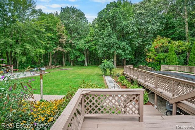 26500 Bell Road, New Boston, MI 48164