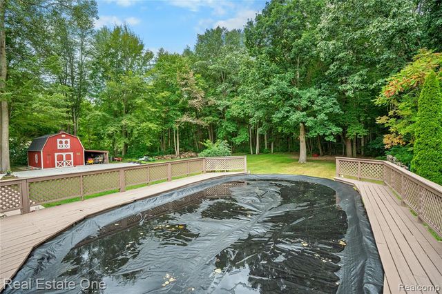 26500 Bell Road, New Boston, MI 48164