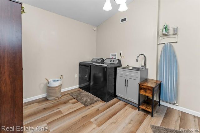 26500 Bell Road, New Boston, MI 48164