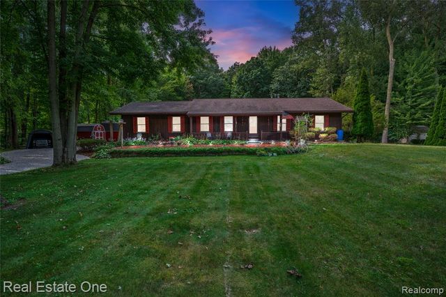 26500 Bell Road, New Boston, MI 48164