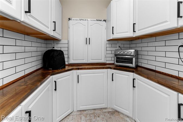 26500 Bell Road, New Boston, MI 48164