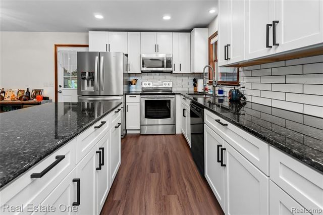 26500 Bell Road, New Boston, MI 48164