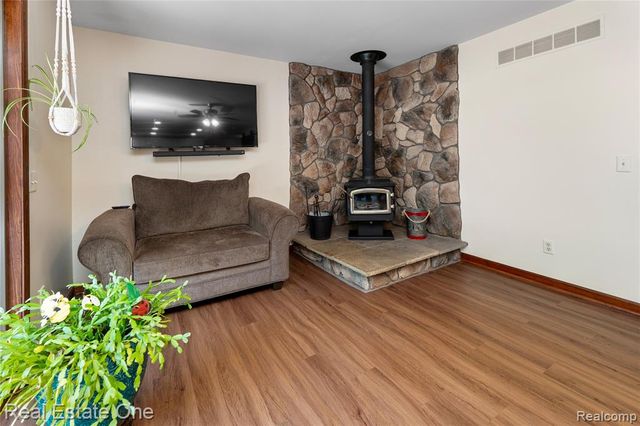 26500 Bell Road, New Boston, MI 48164