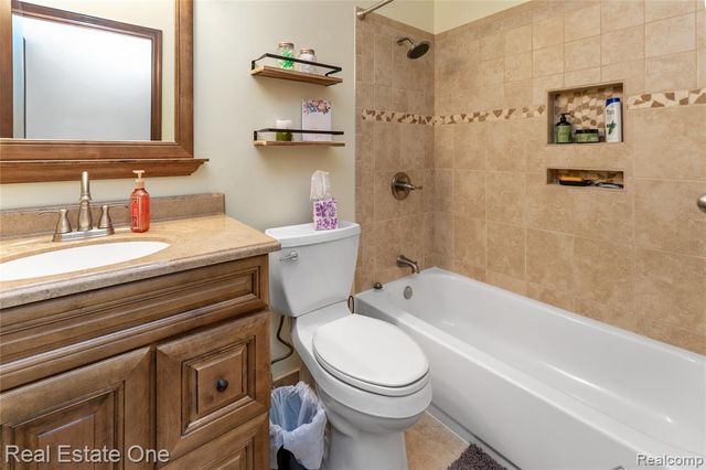 26500 Bell Road, New Boston, MI 48164