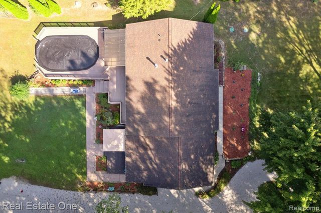 26500 Bell Road, New Boston, MI 48164