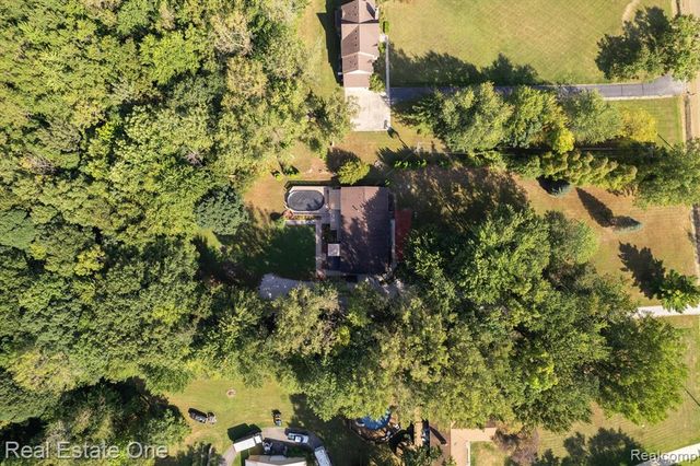 26500 Bell Road, New Boston, MI 48164