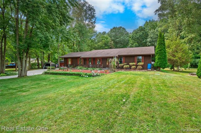 26500 Bell Road, New Boston, MI 48164