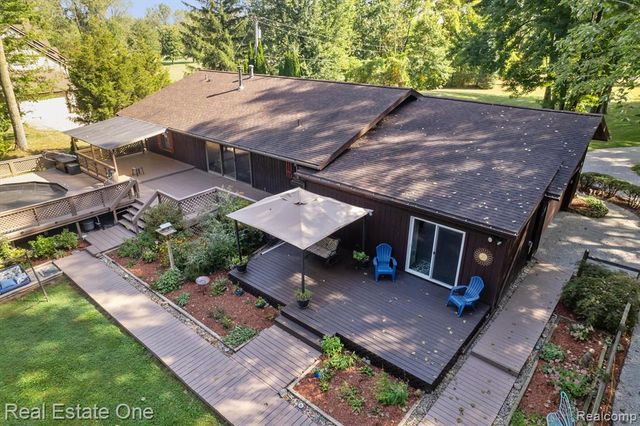 26500 Bell Road, New Boston, MI 48164