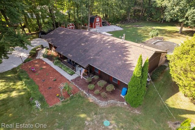 26500 Bell Road, New Boston, MI 48164