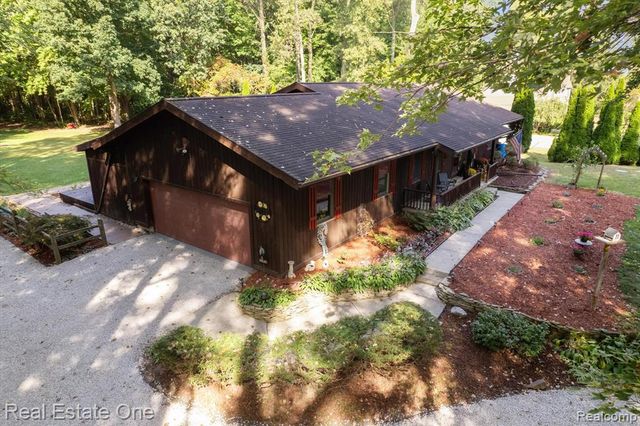 26500 Bell Road, New Boston, MI 48164