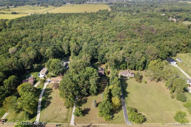 26500 Bell Road, New Boston, MI 48164