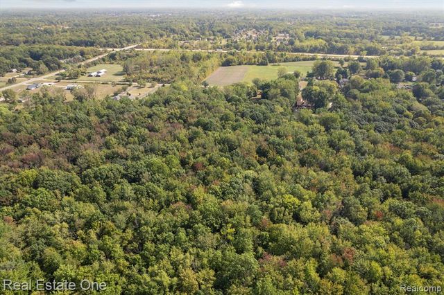 26500 Bell Road, New Boston, MI 48164