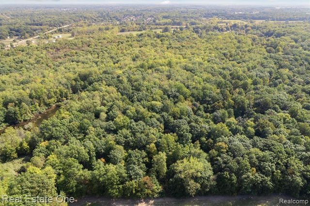 26500 Bell Road, New Boston, MI 48164