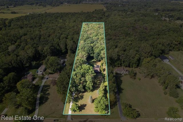 26500 Bell Road, New Boston, MI 48164