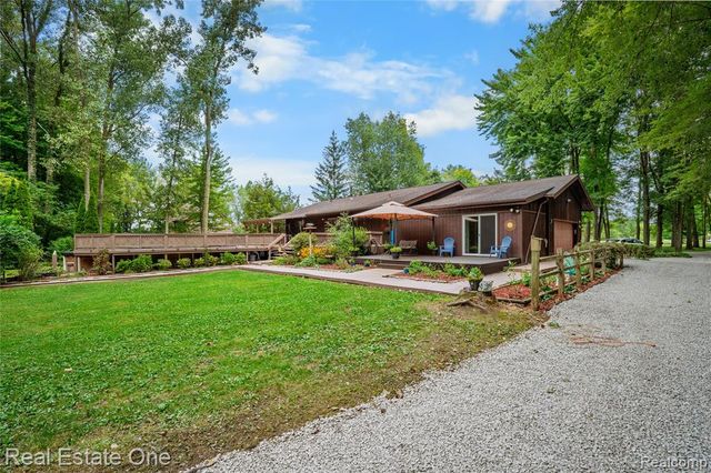 26500 Bell Road, New Boston, MI 48164