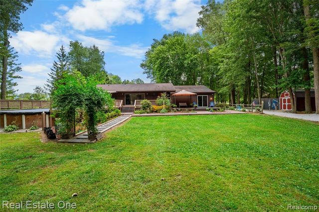 26500 Bell Road, New Boston, MI 48164