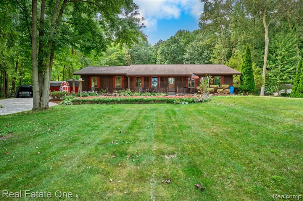 26500 Bell Road, New Boston, MI 48164