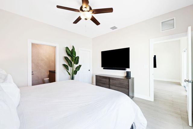 160 NE 35th Street, Oakland Park, FL 33334