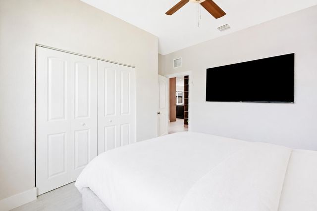 160 NE 35th Street, Oakland Park, FL 33334