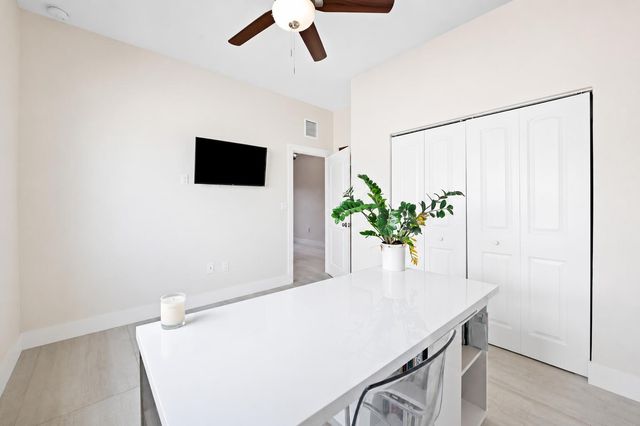 160 NE 35th Street, Oakland Park, FL 33334