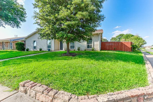 2021 Emory Oak Drive, Carrollton, TX 75007